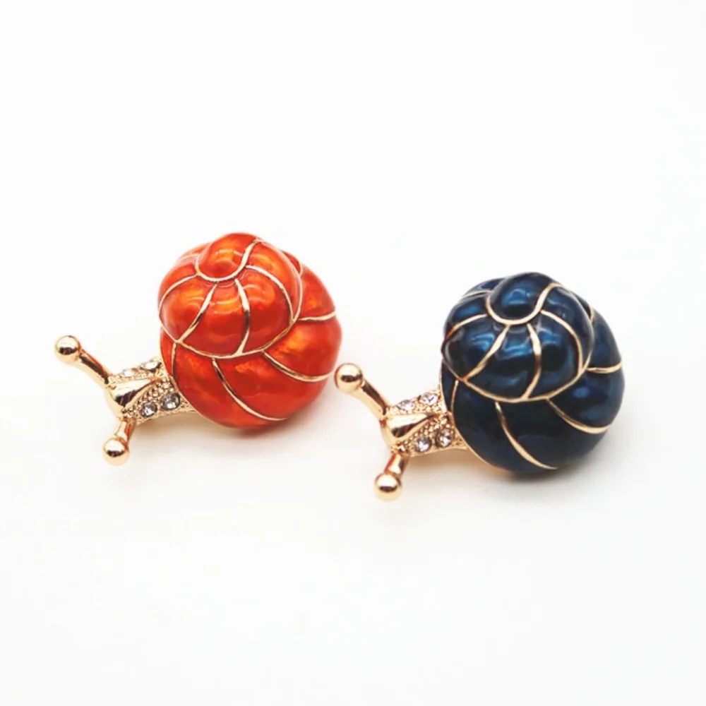 Cute Enamel Snail Brooch Snail Couple Two Tone Diamond Inlay Brooch Shirts Bags Pins Accessories
