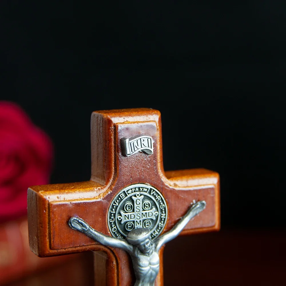 HTISOK Katholisches Holzkreuz mit Sockel, Gebet für Ihre Familie und Ihr Zuhause, Handgehaltene religiöse Gedenkstatue von Jesus auf Sockel – Detail 6