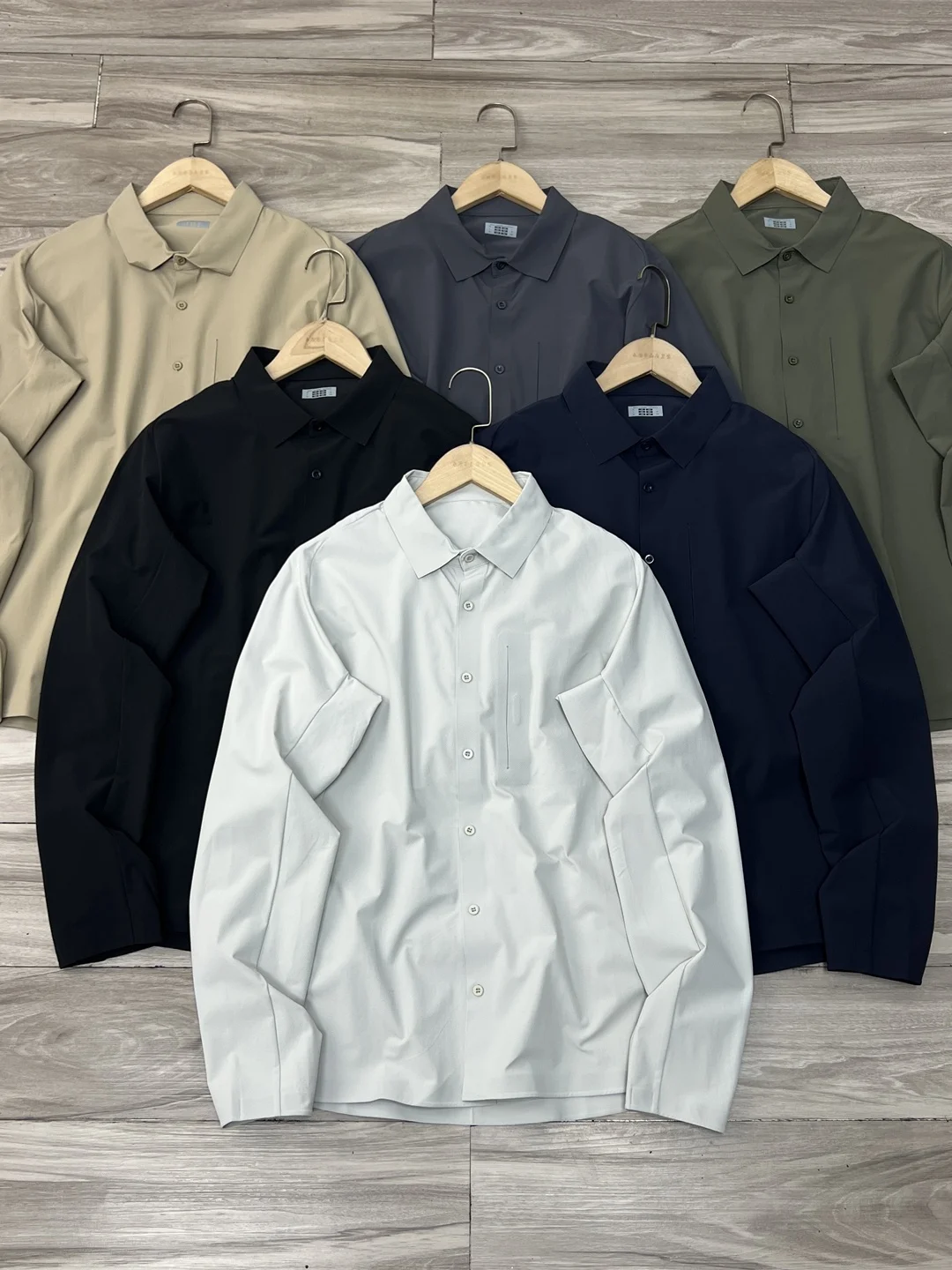 

Quick Dry Breathable Waterproof Outdoor Casual Commuting Long Sleeve Shirt Seamless Sealing Process Unisex Standard Fit Fashi...