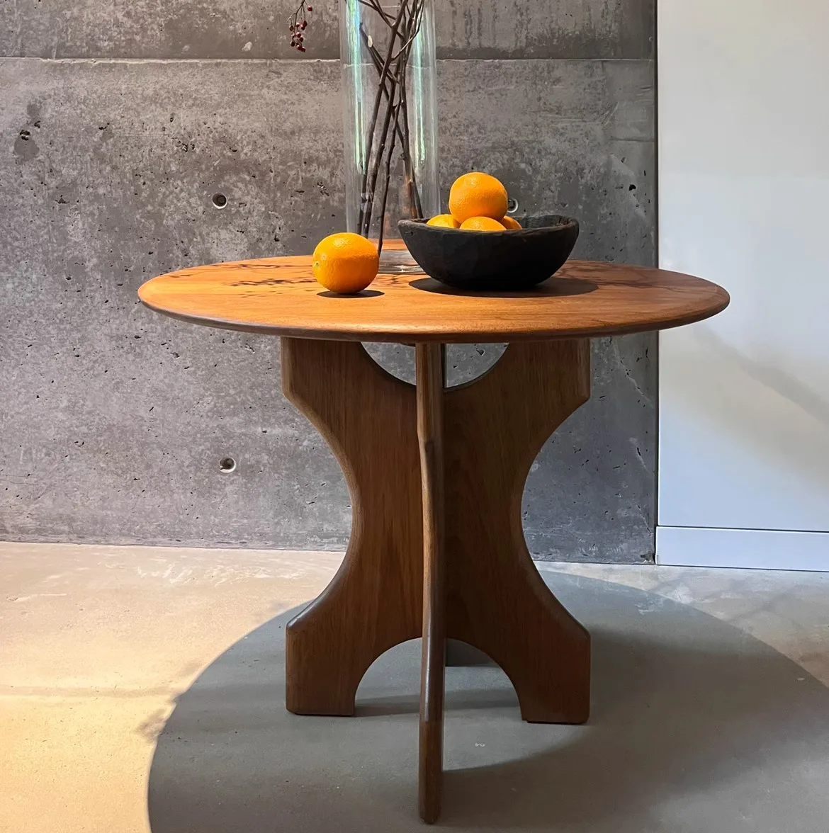 

Medieval retro designer surprise quiet holiday solid wood dining table side table end table "empty coffee table"