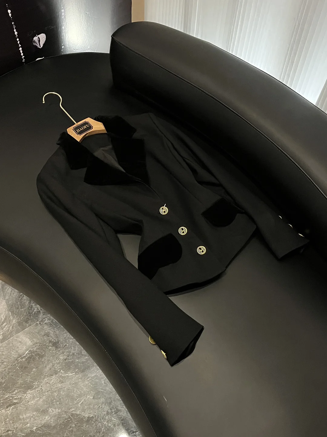 

Облегающий однотонный костюм на одной пуговице, французская офисная одежда, длинный женский костюм Sve Longevi Faion Ok532, зима 2025 г.