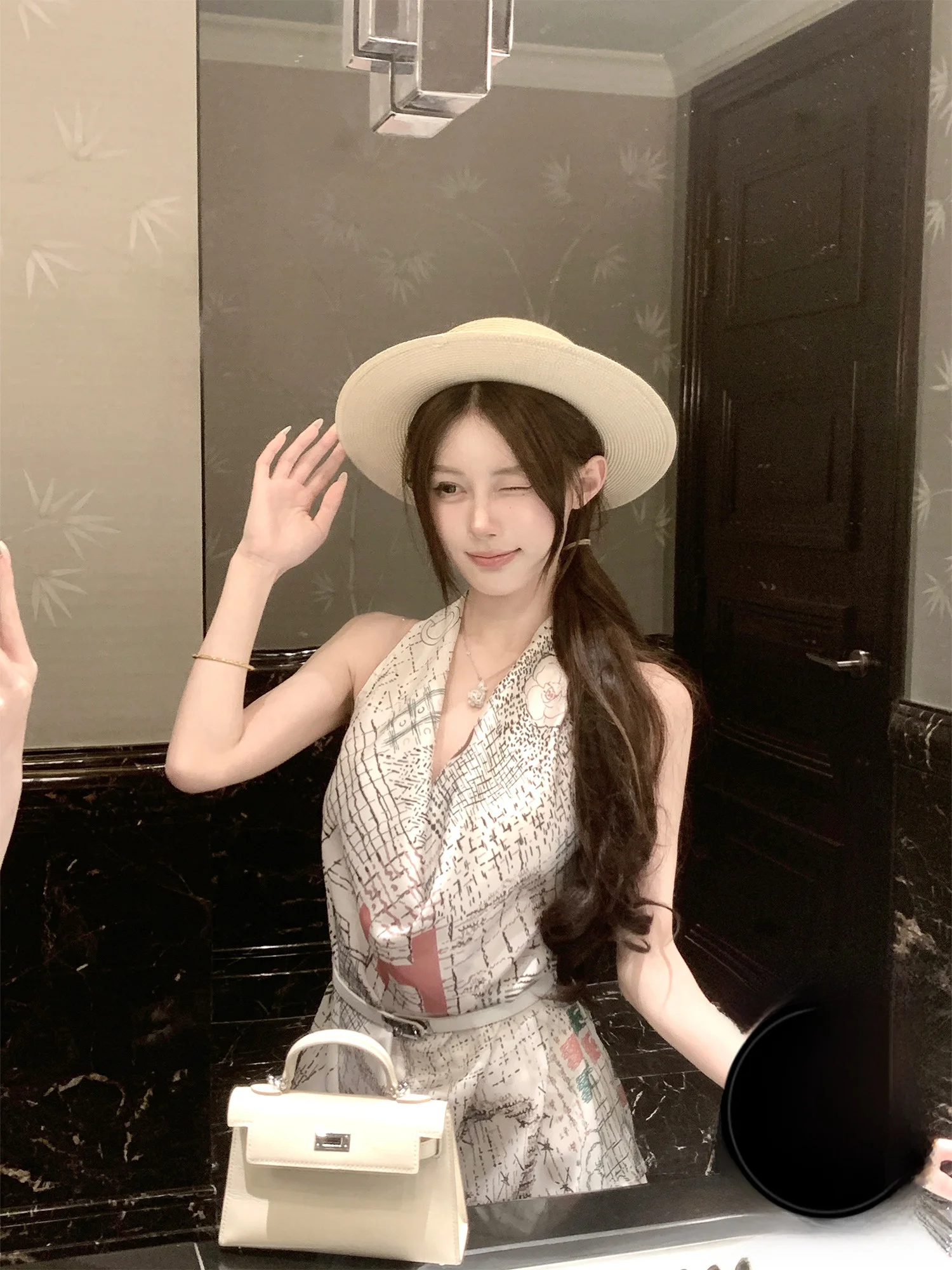 

Kubiliv Faionable Rich Feeling Loose Ne Hanging Bal irt Satin Print Women's Loose Fit Regular Svel V-ne Top