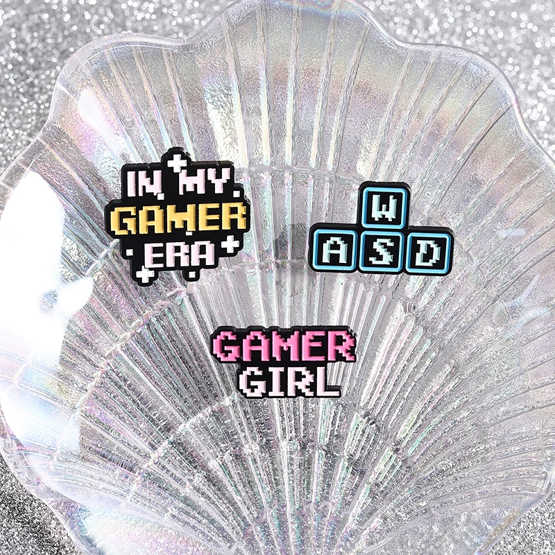 In My Gamer Era Pixel Enamel P - Gaming Console Buttons recension och pris