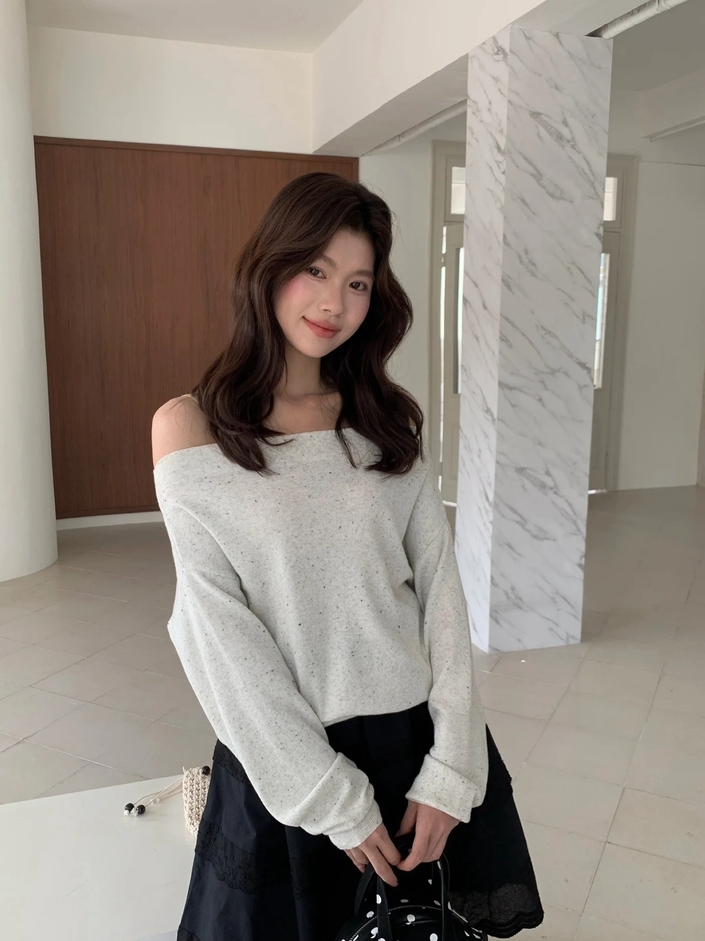 

Корейский свободный вязаный свитер на одно плечо для женщин, весна-лето, новая модная коллекция, универсальный топ для стройности, RS WHMT