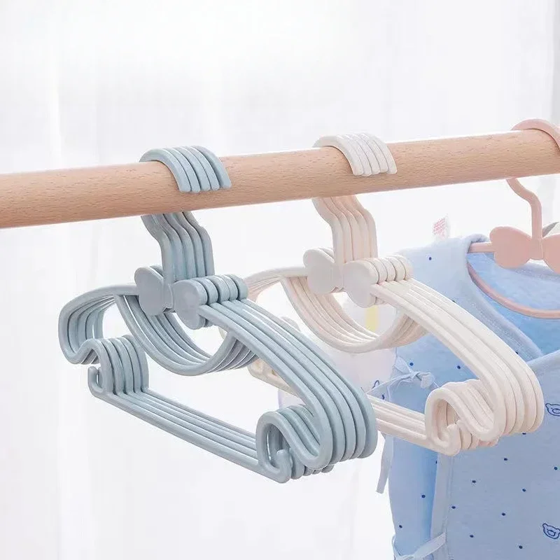 10pcs Kids Cute Plastic Clothes Hanger Racks Portable Display Hangers Windproof Children Coats Hanger Baby Clothing Organizer