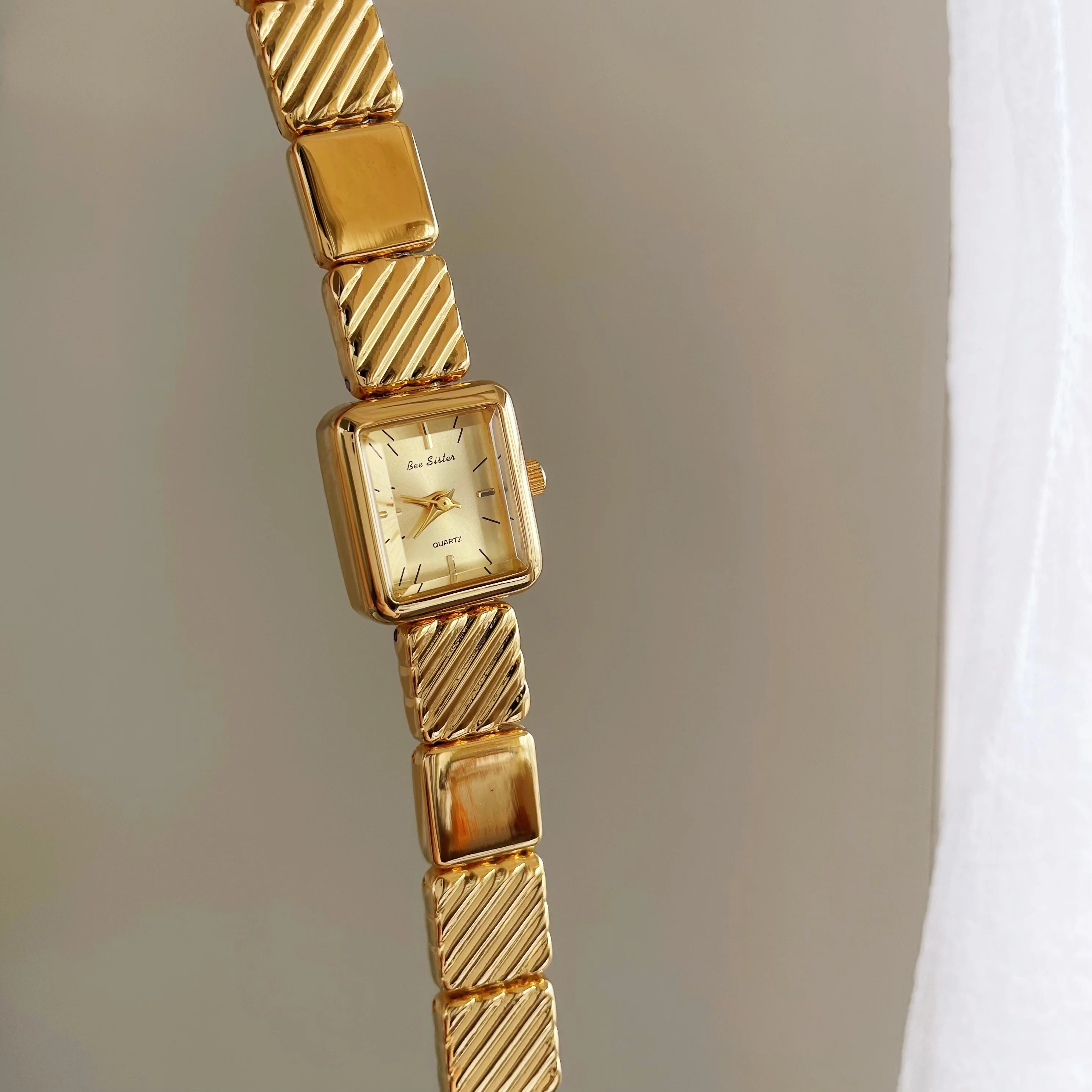 

Retro square gold watch square bracelet watch women's luxury high-end quartz 2026 new watch gift accessories for women