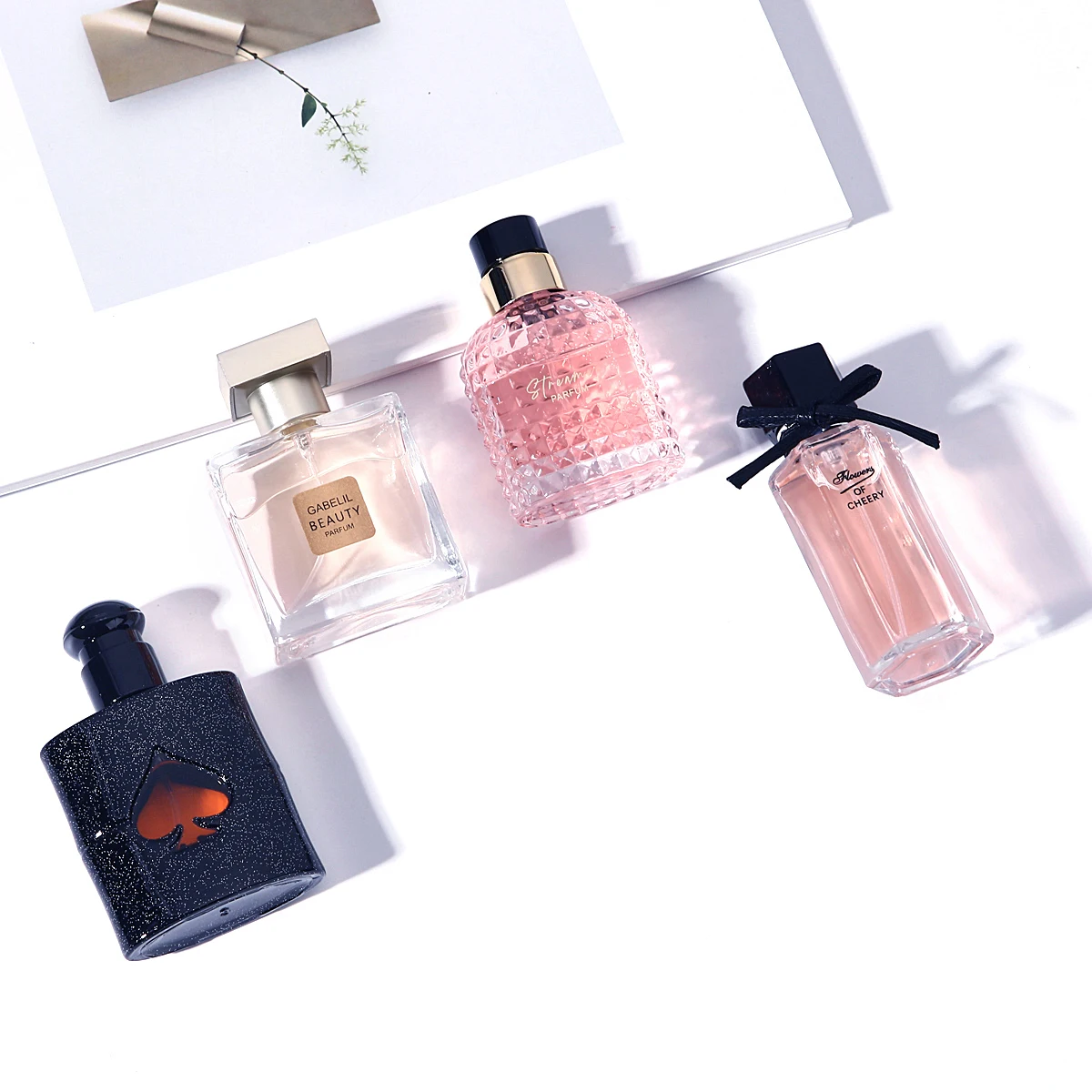 عطر نسائي أصلي 105 مللي صندوق هدايا مكون من أربع قطع عطر طازج يدوم طويلاً أو دو برفوم نباتي برائحة زهور طازجة
