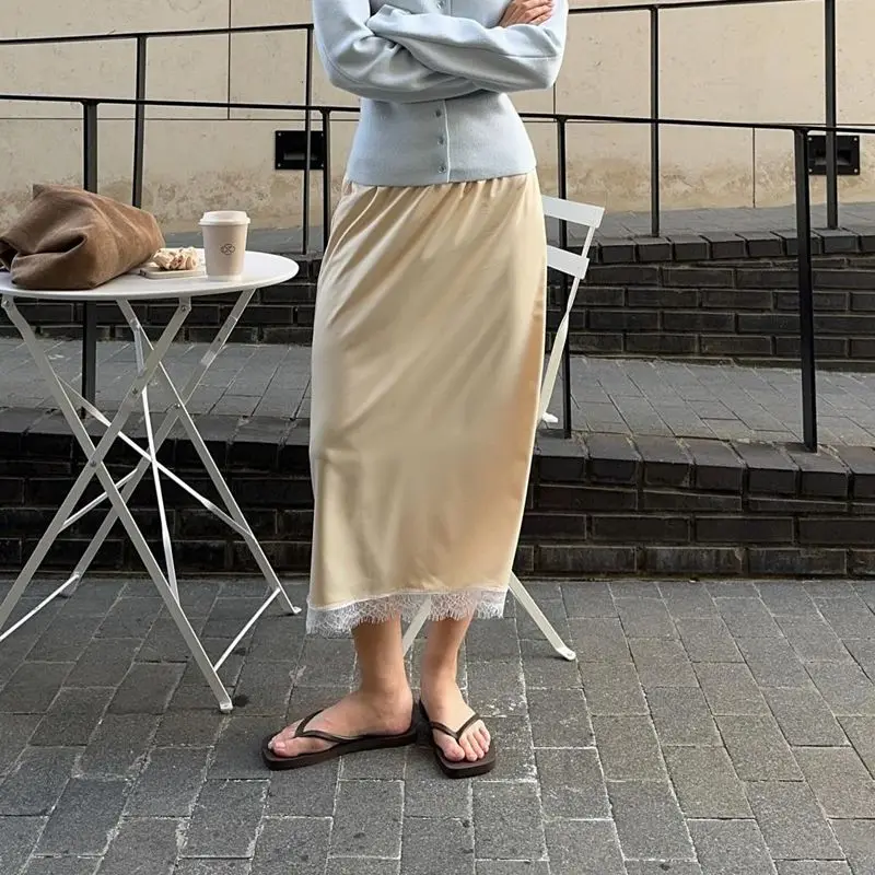 

Combhasaki Women Y2K Aesthetic Floral Lace Trim Trim Patchwork Satin Silky Elastic Low Elastic Waist Aline Long Skirt Streetwear