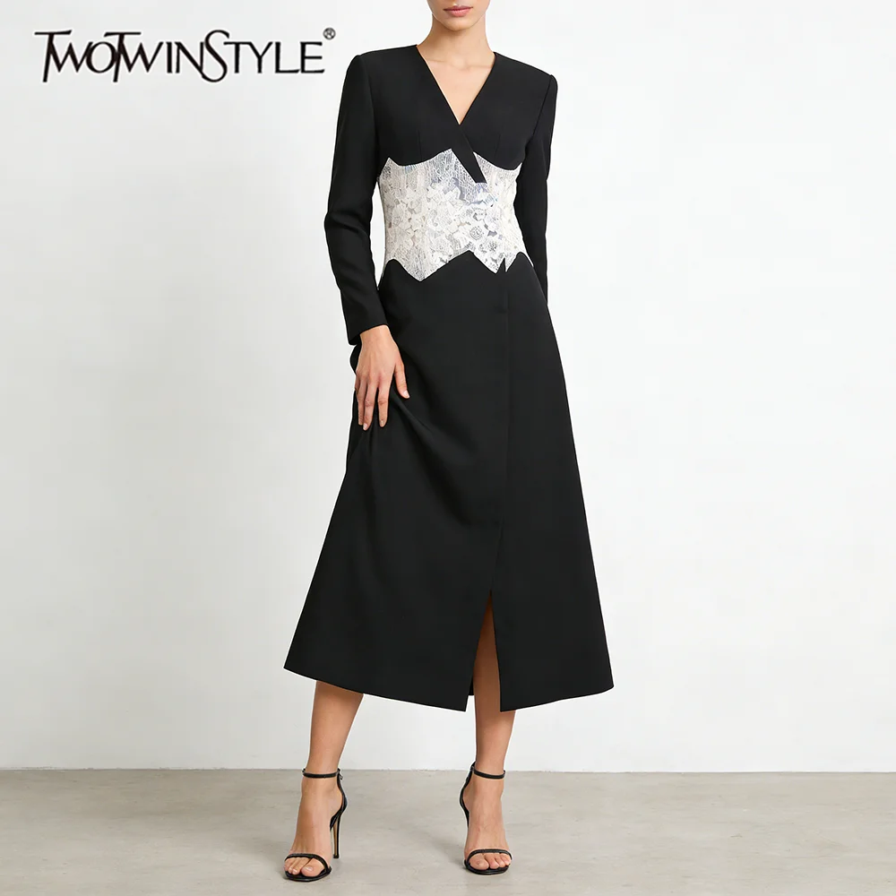 

TWOTWINSTYLE Черная свободная куртка с кружевными вставками для женщин, с V-образным вырезом, длинными рукавами, в корейском стиле, для повседневной носки, женская осенняя модная новинка