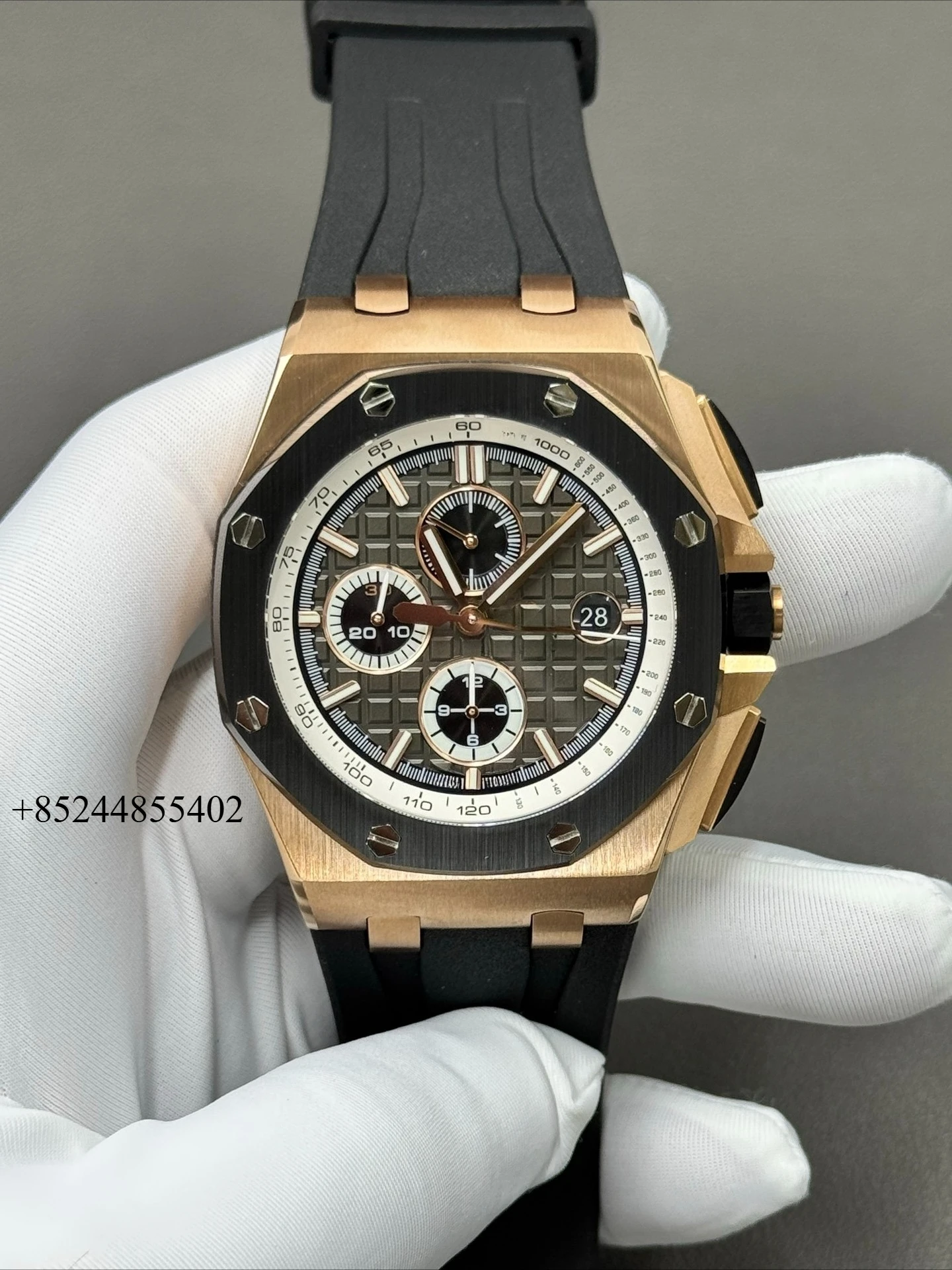 

Customizable Luxury Watch in Steel Automatic Mechanical Movement Exquisite Heritage and Artisanal Dial size 44mm