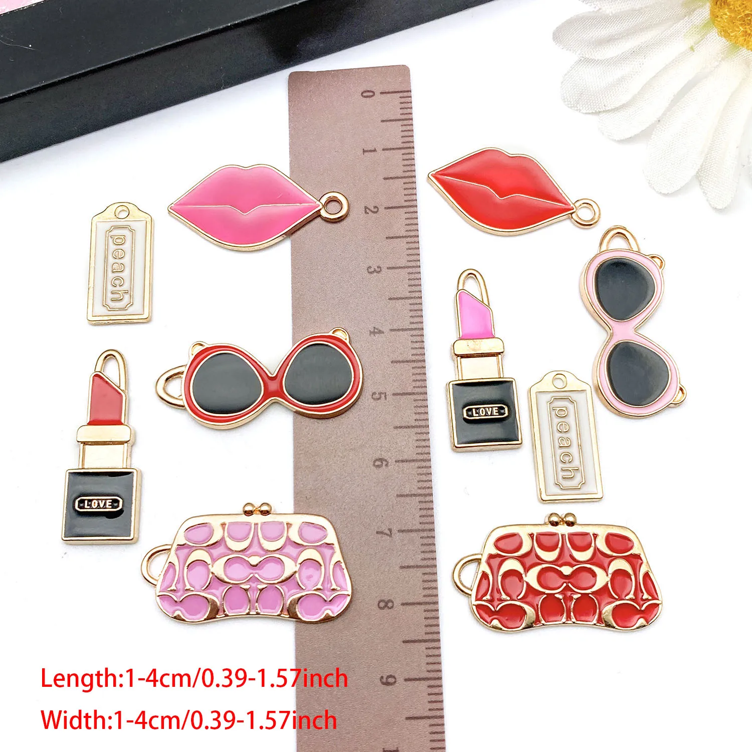 5/10 قطع من المعلقات المصنوعة من سبائك المينا للحقائب النسائية التي يمكنك صنعها بنفسك وإكسسوارات أحمر الشفاه والأساور والأقراط وسلاسل المفاتيح.