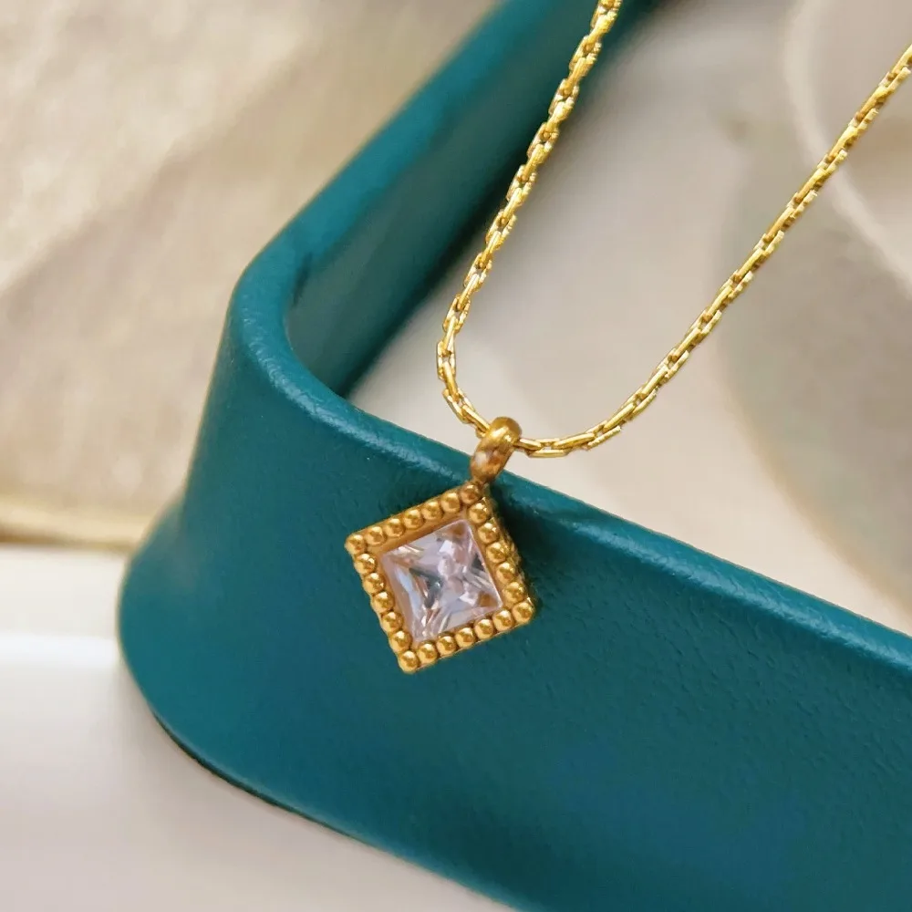Temperament Stainless Steel Gold Color Rhombic Square Crystal Pendant Necklaces for Women Fashion Versatile Commuting Jewelry