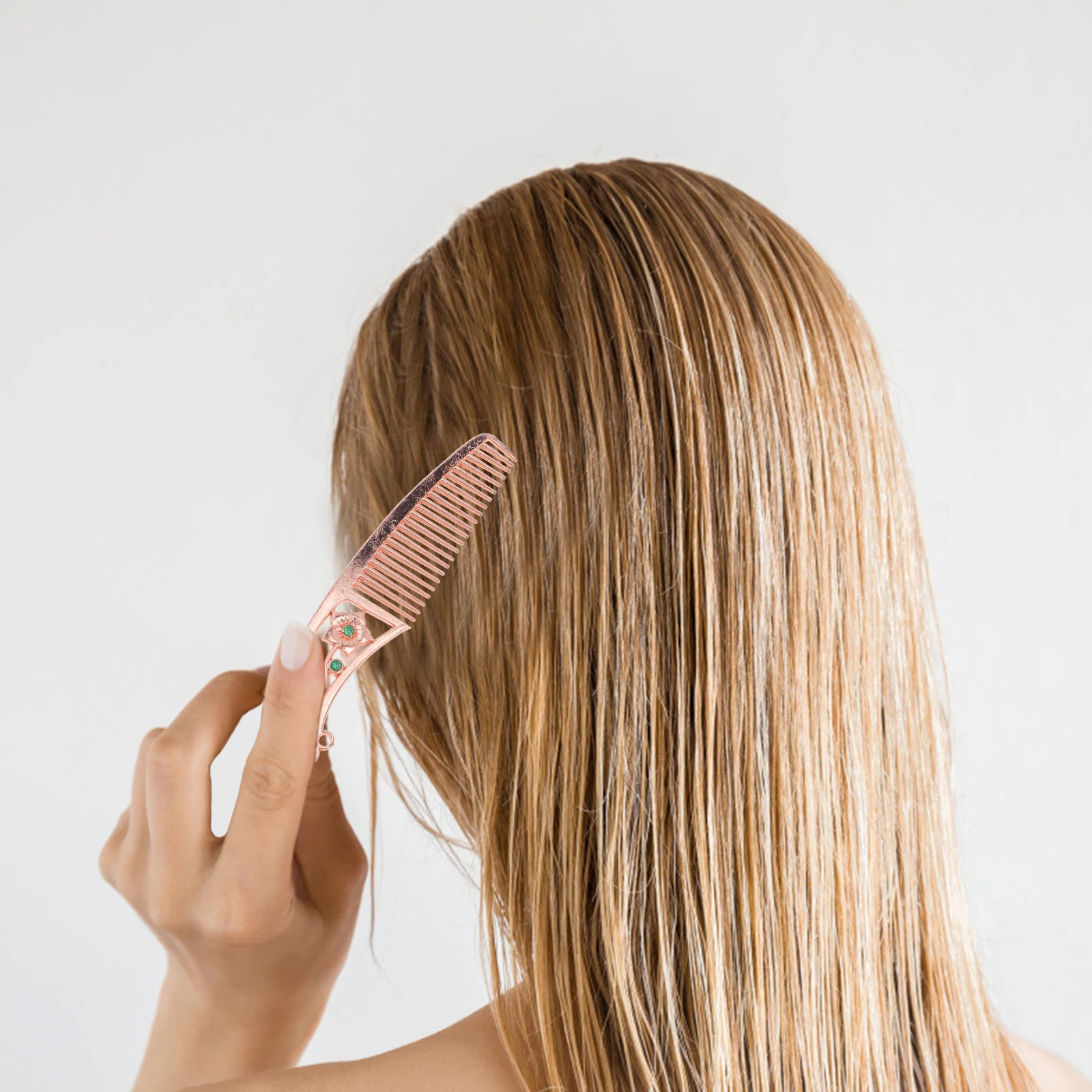 

1Set Vintage Hand Mirror and Comb Set Pattern Design Lightweight Portable Makeup Tool for Indoor Outdoor Use