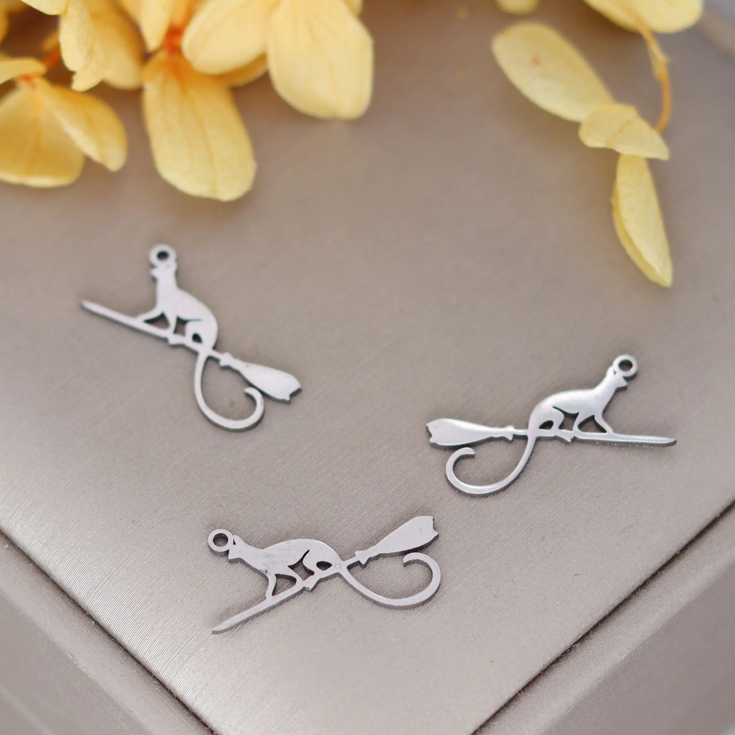 3pcs Magic Broom Witch's Cat Stainless Steel Pendant For Necklace Earrings Animal Pendants Charms Jewelry Making Supplies