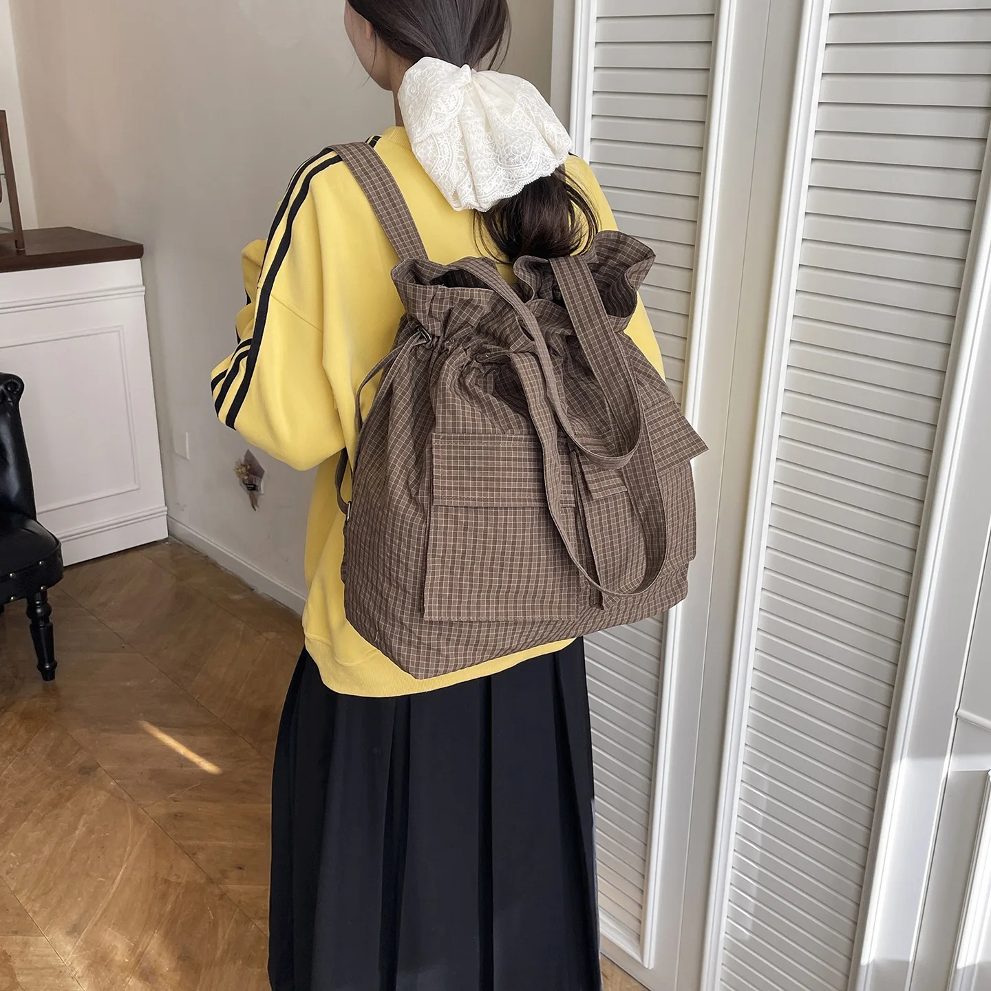 

Polyester lightweight underarm and shoulder women's bag, suitable for daily commuting, versatile single-shoulder bucket tote bag