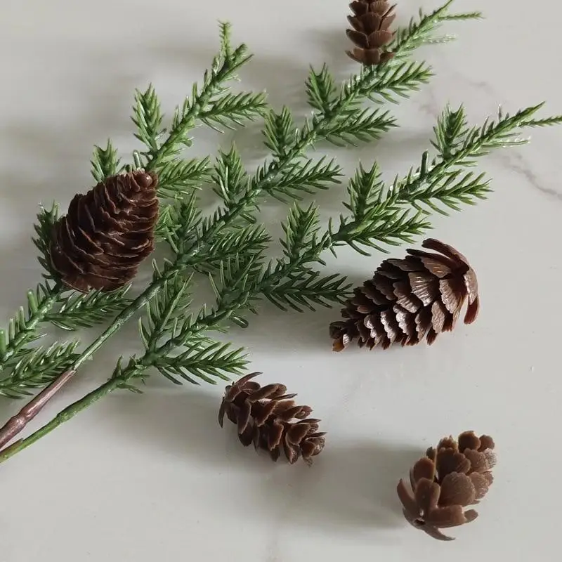 100 Uds conos de pino artificiales decoraciones navideñas guirnalda de cono de pino falso para Festival boda fiesta decoración del hogar regalo Navidad