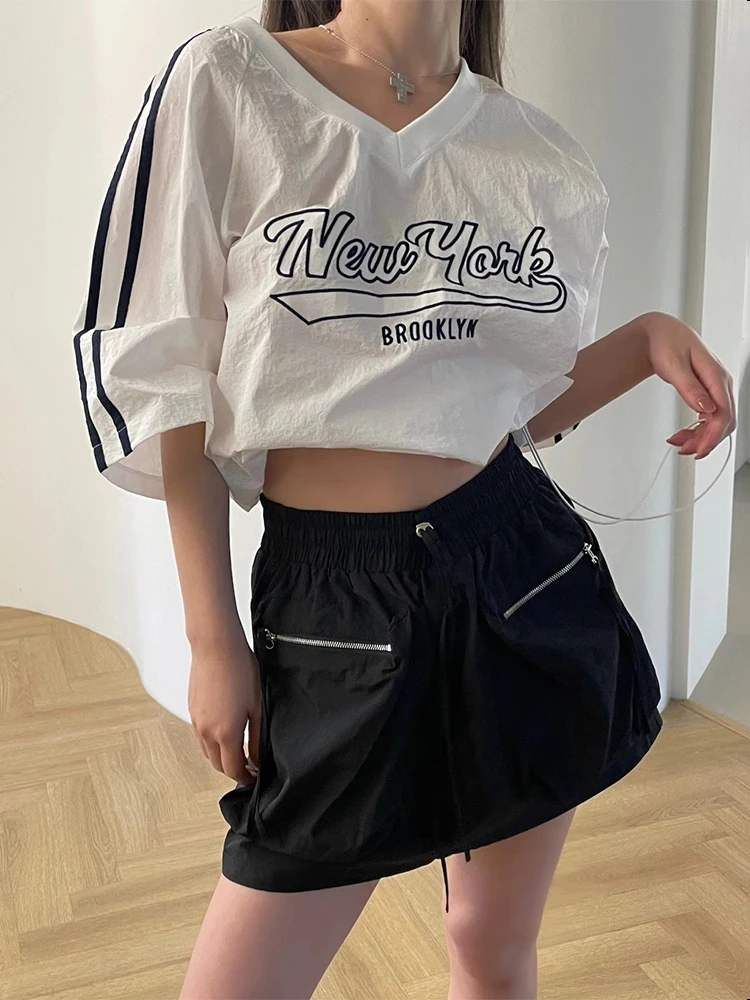 시크한 아메리칸 레트로 브이넥 레터 프린트 플리츠 캐주얼 다용도 스트라이프 반팔 탑 여성 여름 패션 한국 루즈핏