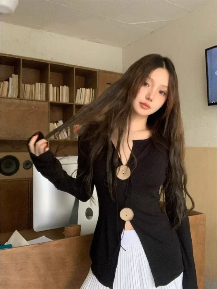 

Sexy V-Neck Vintage Bandage Tee with Flare Sleeves, Y2K Grunge Slim Fit Split Hem T-shirt