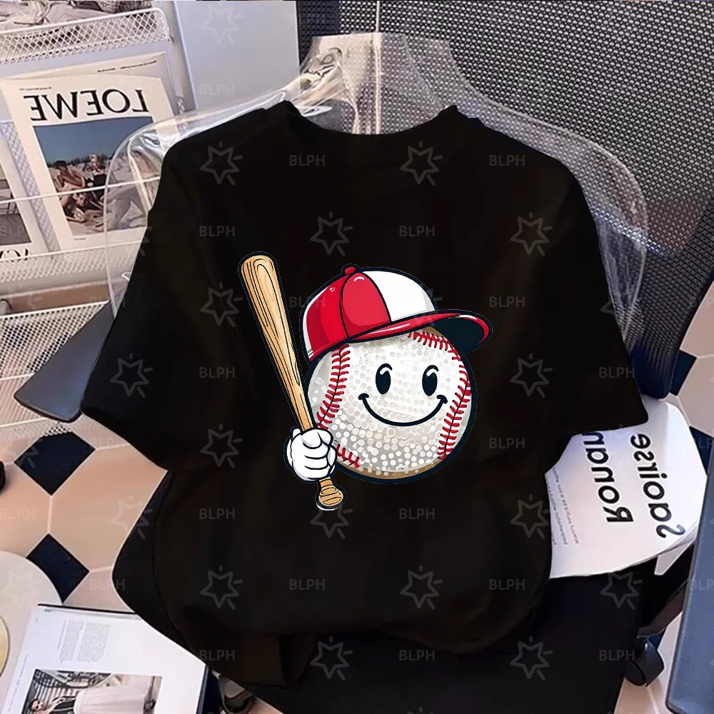 

Стильные семейные футболки в бейсбольном стиле, идеально подходящие для любителей бейсбола и семейных прогулок.