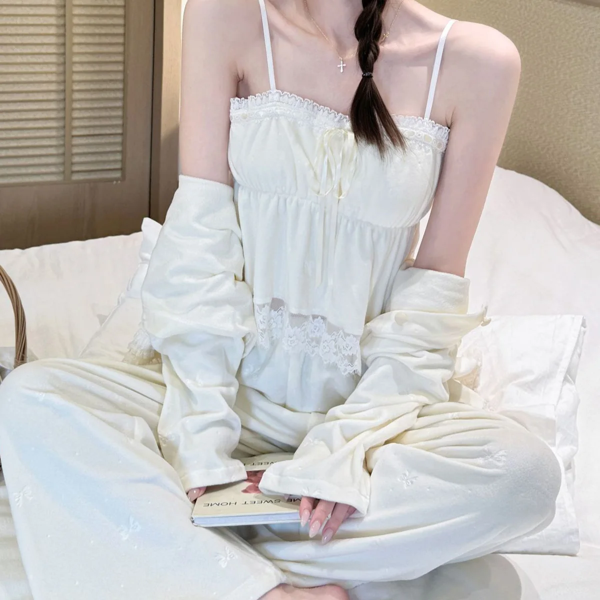 Winter Island Velvet Pajamas for Girls Double-sided Velvet Long-sleeve Shirt and Pants Sweet Three-piece Set Home Wear