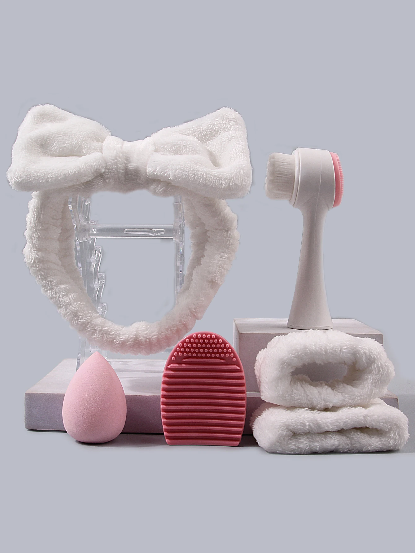 6-piece skin care and cleansing set:white bow hair band+wrist strap+double-sided cleansing brush+makeup egg + washing tools