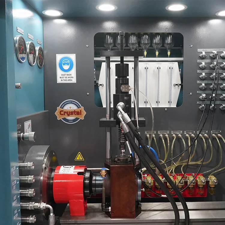 Il banco prova common rail è dotato di un dispositivo universale adatto per il bloccaggio di vari tipi di iniettori CR818-PRO