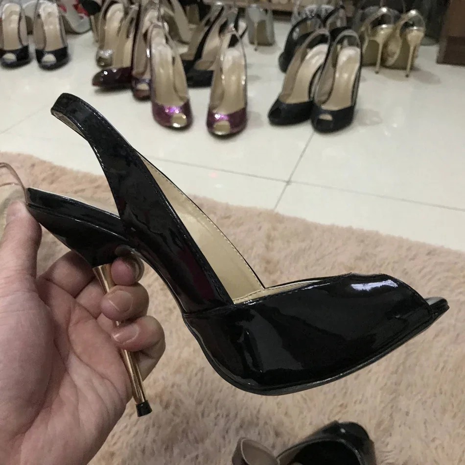 Décolleté sexy in vernice nera con tacco alto Abito da sposa Décolleté da donna per feste Estate Nuovo peep toe Sling Back Stiletto Bocca di pesce