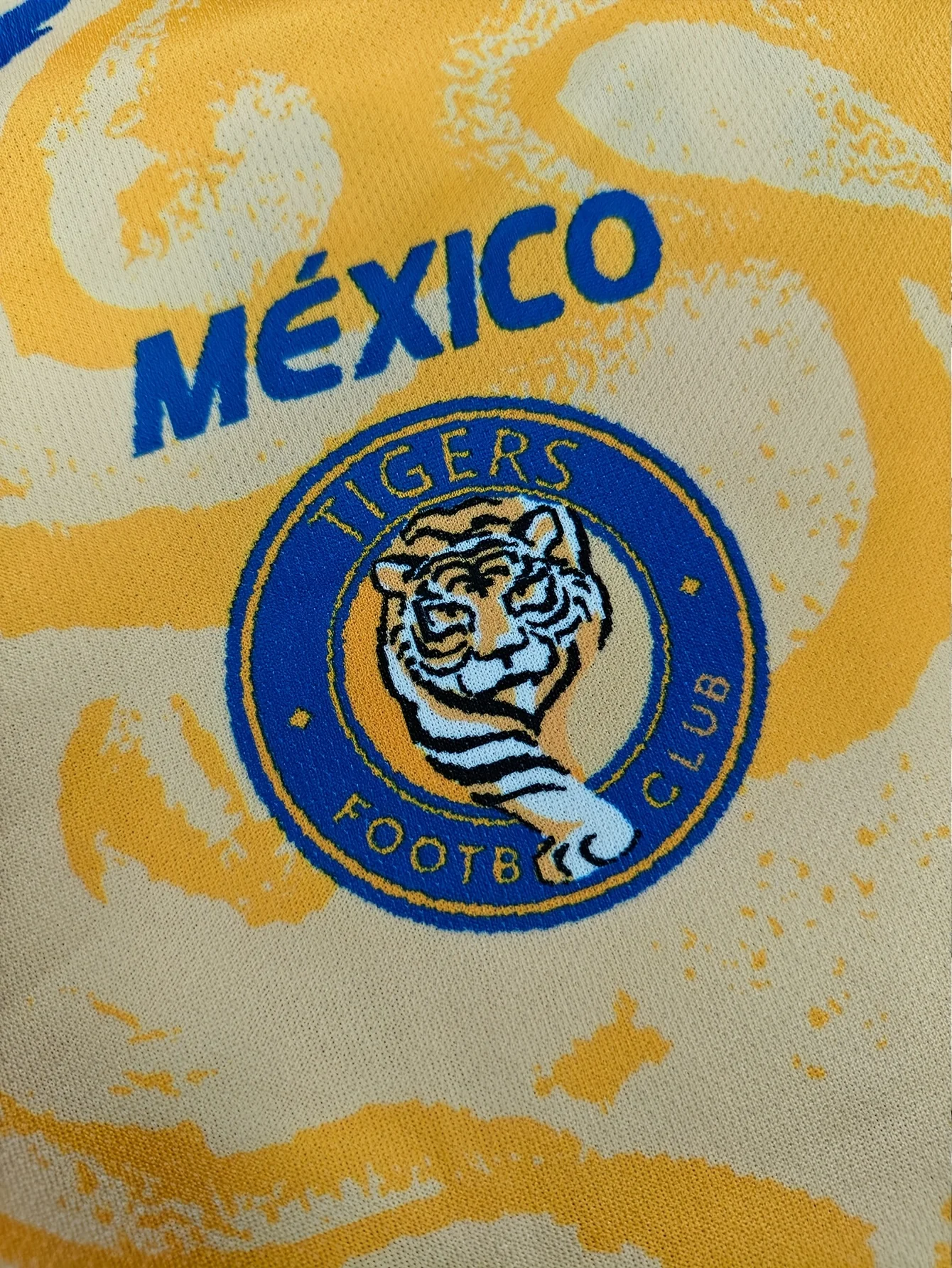 سويت شيرت مريح برقبة دائرية للرجال من لوس أنجلوس تايجرز مع طباعة جرافيك نمر، مثالي للعبة المكسيك #4