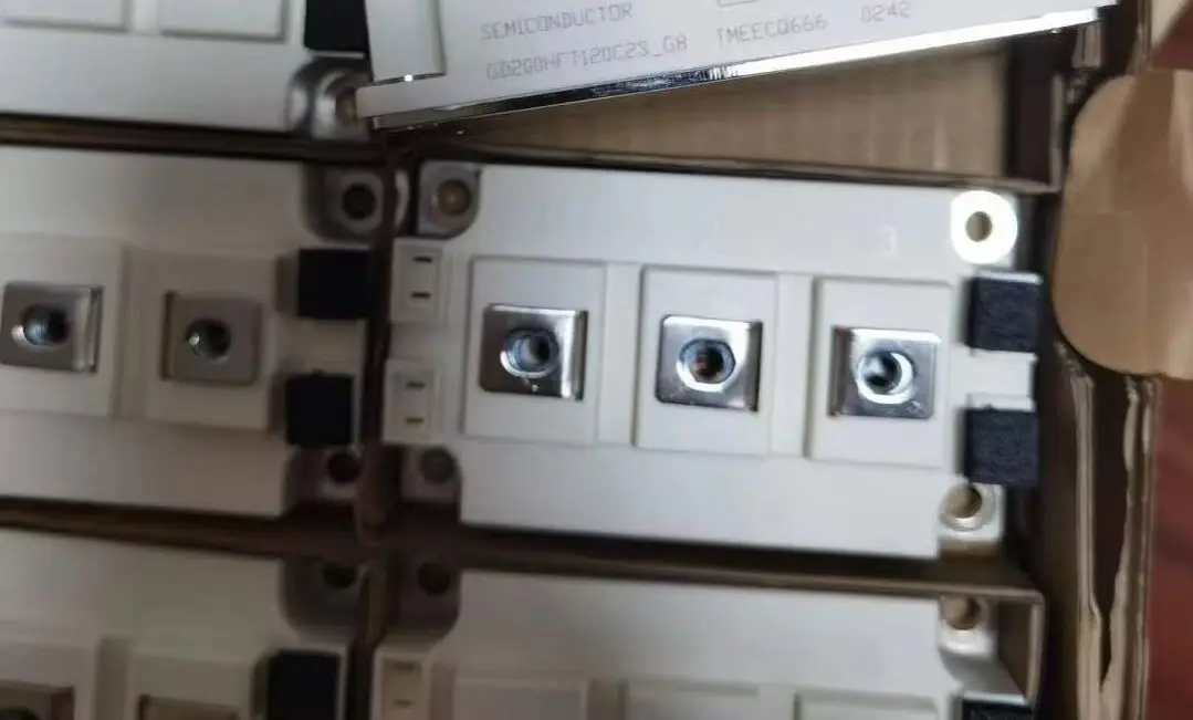 

GD300HFT120C2S_G8 GD300HFX120C2S GD300HFU120C2S GD300HFF120C2S GD300HFL120C2S GD300HFY120C2S 300A/1200V IGBT MODULE NEW ORIGINAL