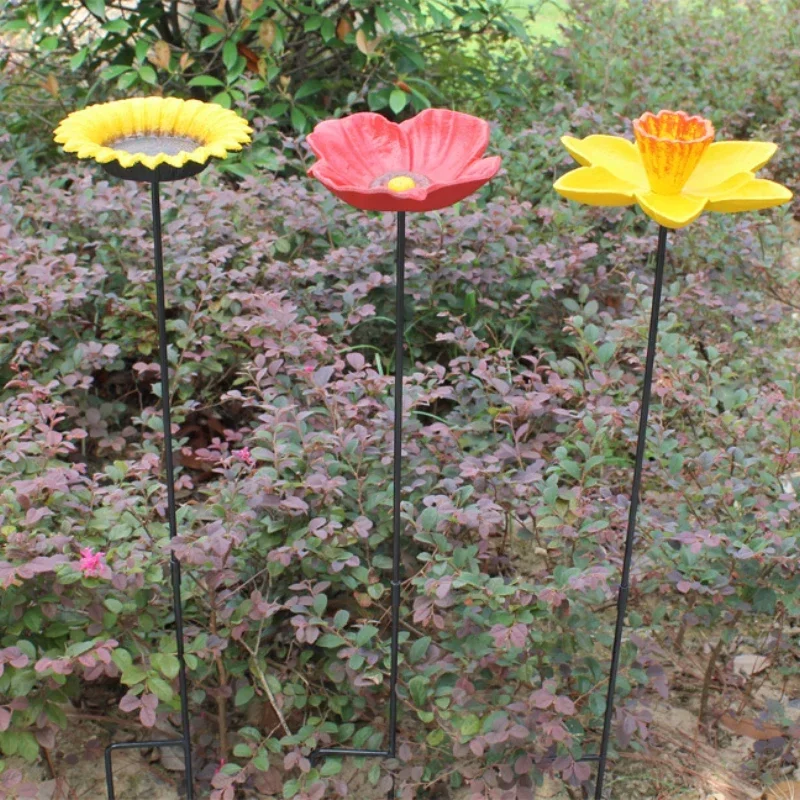 Flower shaped bird feeder plugin, garden decoration, courtyard home decoration, water scenery, iron flower arrangement,