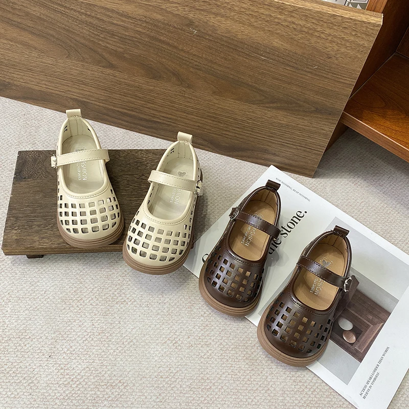 

Kids Sandals Hollowed-out Soft Bottom Children Flat Shoes Breathable Non-slip 2026 Brand New Girls Casual Shoes Round Toes Sweet