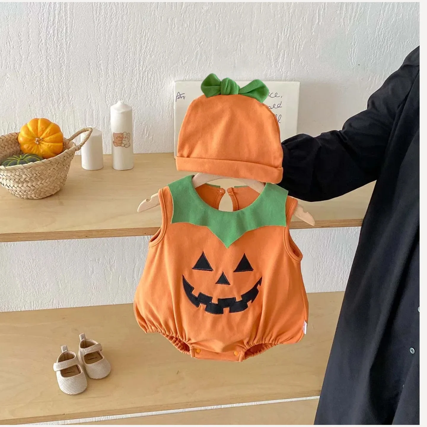 

Halloween Costume Cute Pumpkin Face! Baby Girl Pumpkin Jumpsuit Two-Piece Set, Funny Pumpkin Face and Hat with Words, Suitable for [Da - Likely Incomplete Word, Needs Context].