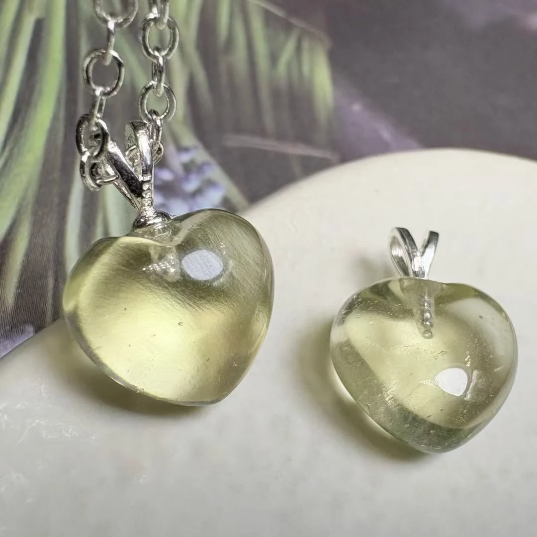 

1 Pc Fengbaowu Natural Libyan Gold Tektite Meteorite Heart Pendant 12MM 925 Sterling Silver Reiki Healing Stone Jewelry Gift