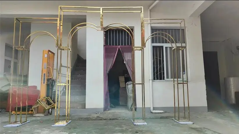 

Золотой современный арочный свадебный фон с подставками - декор в центре арки для свадебных сувениров и мероприятий