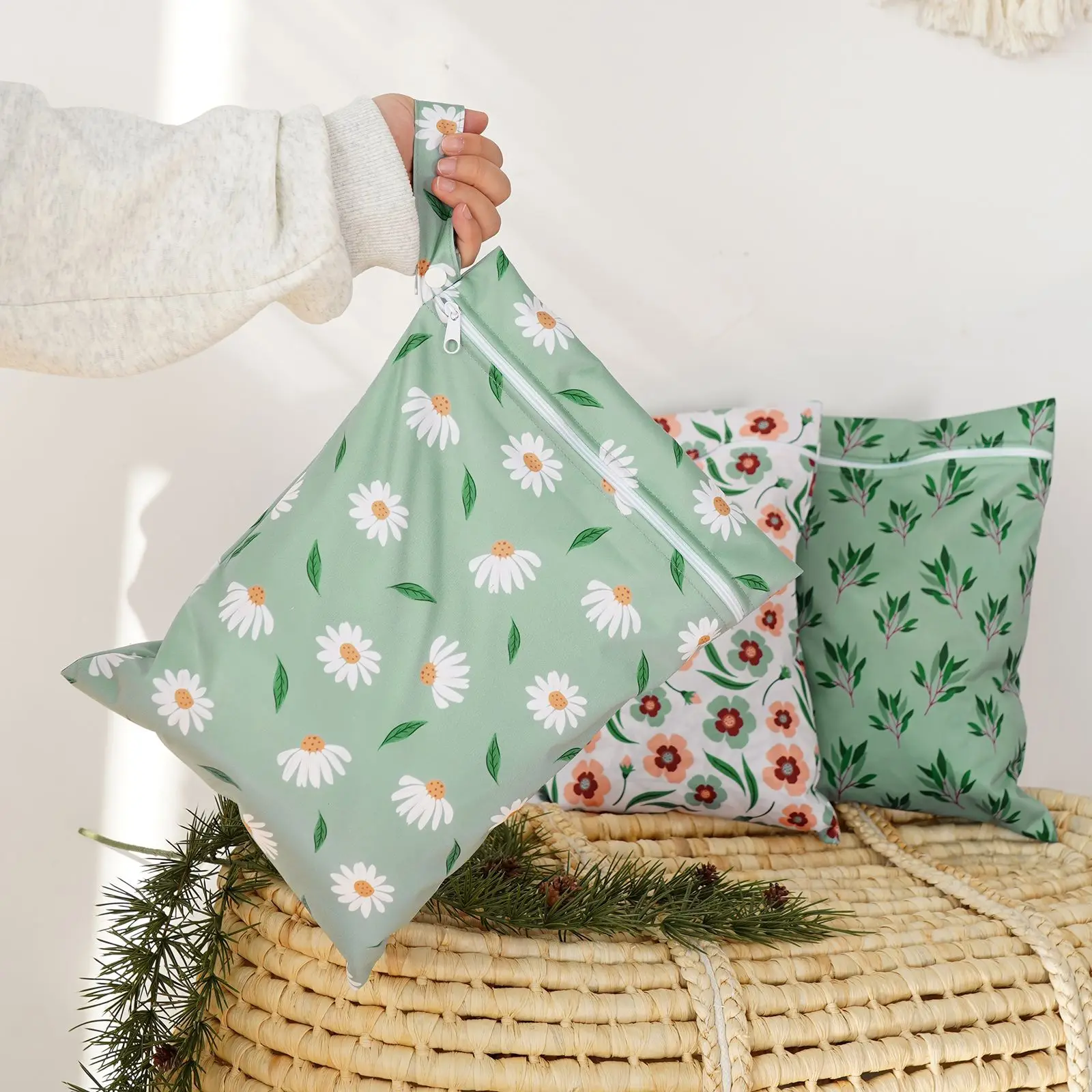 حقيبة تنظيم عربة الأطفال متعددة الجيوب مناسبة عالميًا لتخزين الحفاضات المقاومة للماء لحامل أساسيات السفر