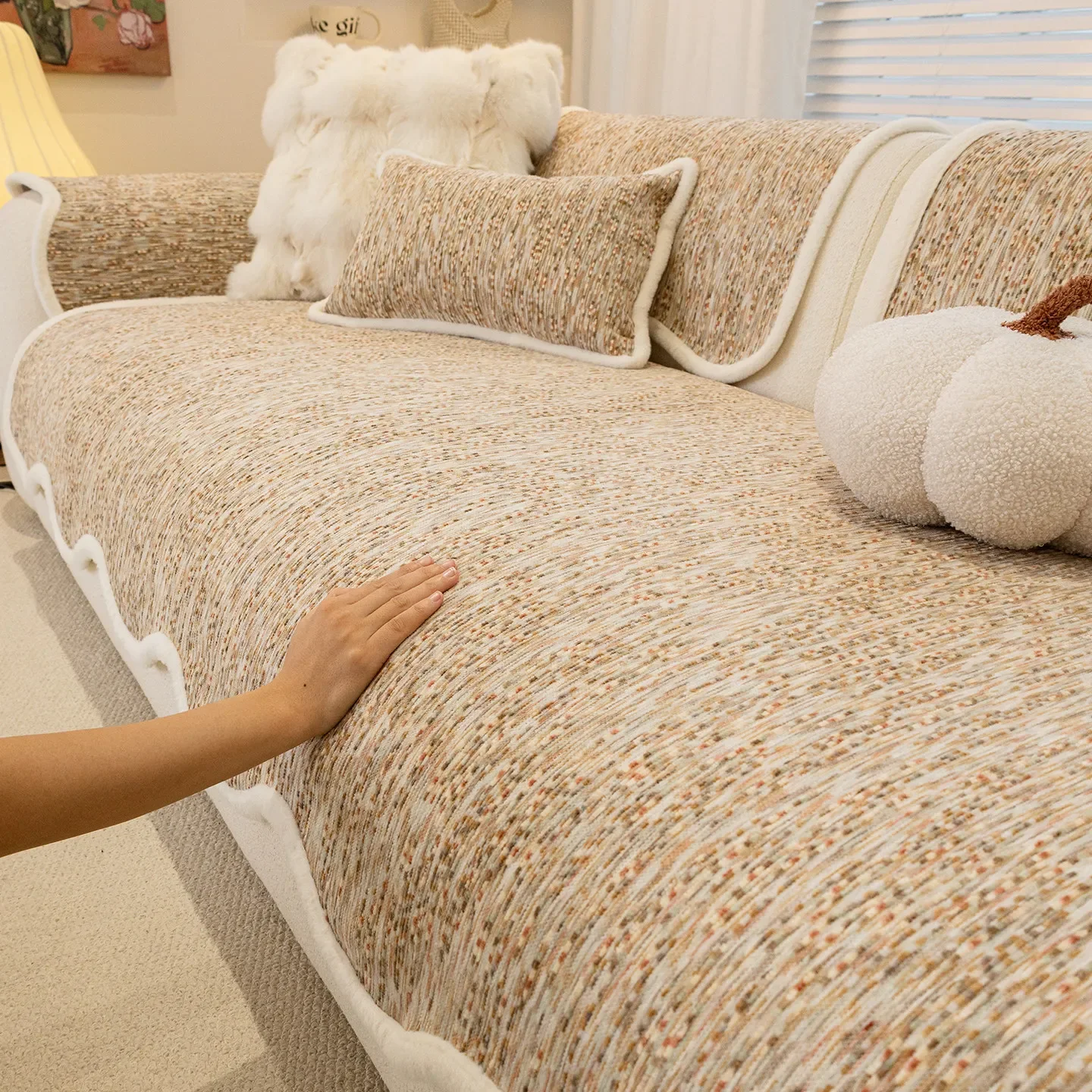 French Cream Style Sofa Cover Winter New Comfortable Chenille Fixed Non-Slip Cushion All-Season Universal Living Room Sofa Cover