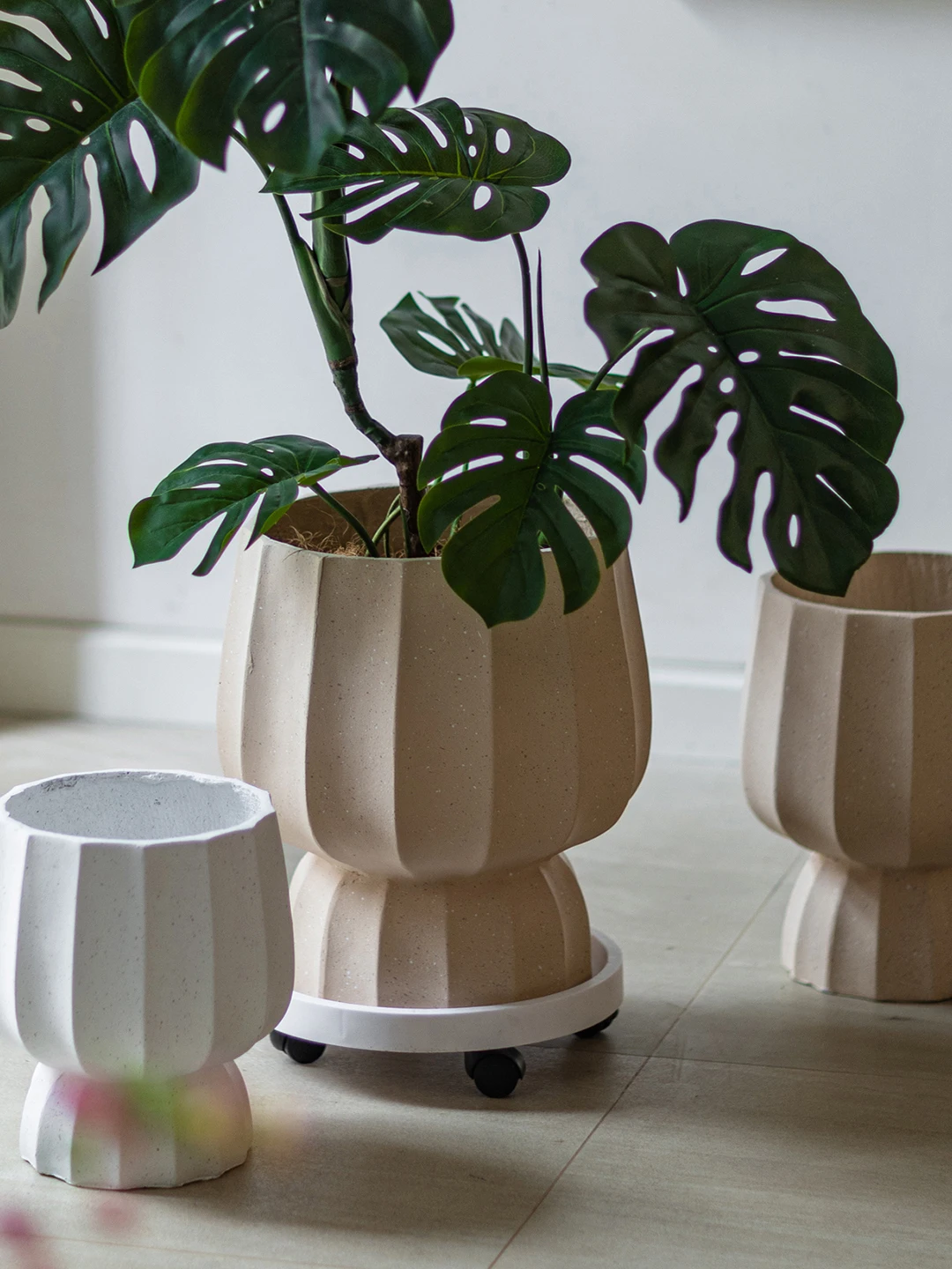 

Напольные цветочные горшки Nordic Sle из магниевого глина большого размера, простые, современные, роскошные, для гостиной, декоративные для дома