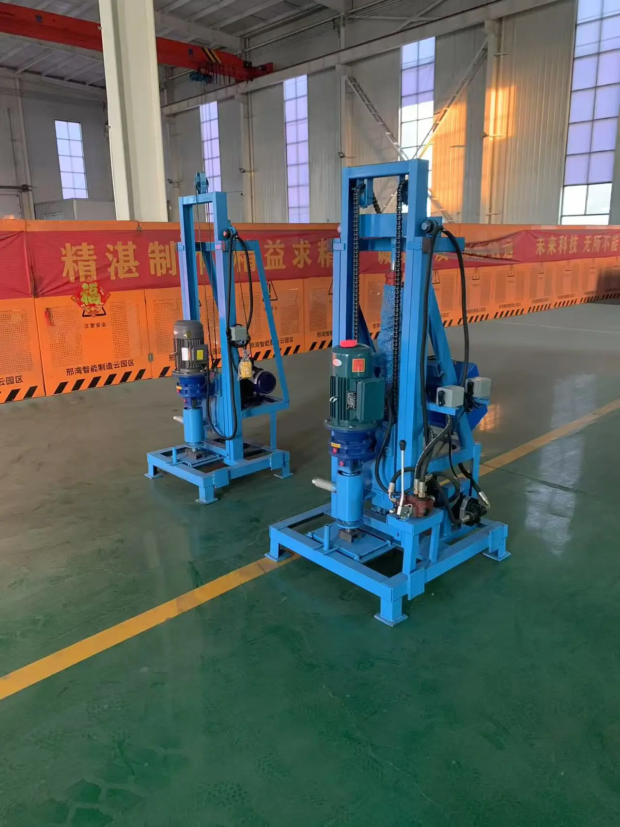 カスタマイズされた120m深可搬式油圧水井戸回転掘削リグ電動掘削水井戸掘削リグ