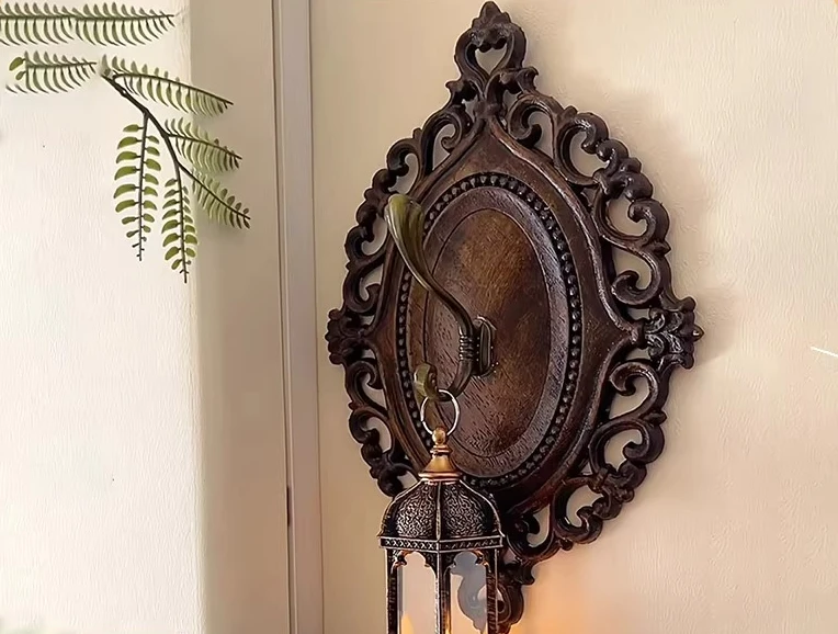 

Vintage high-end wall decoration wood decoration hanging painting round French flower wood carving wall pendant