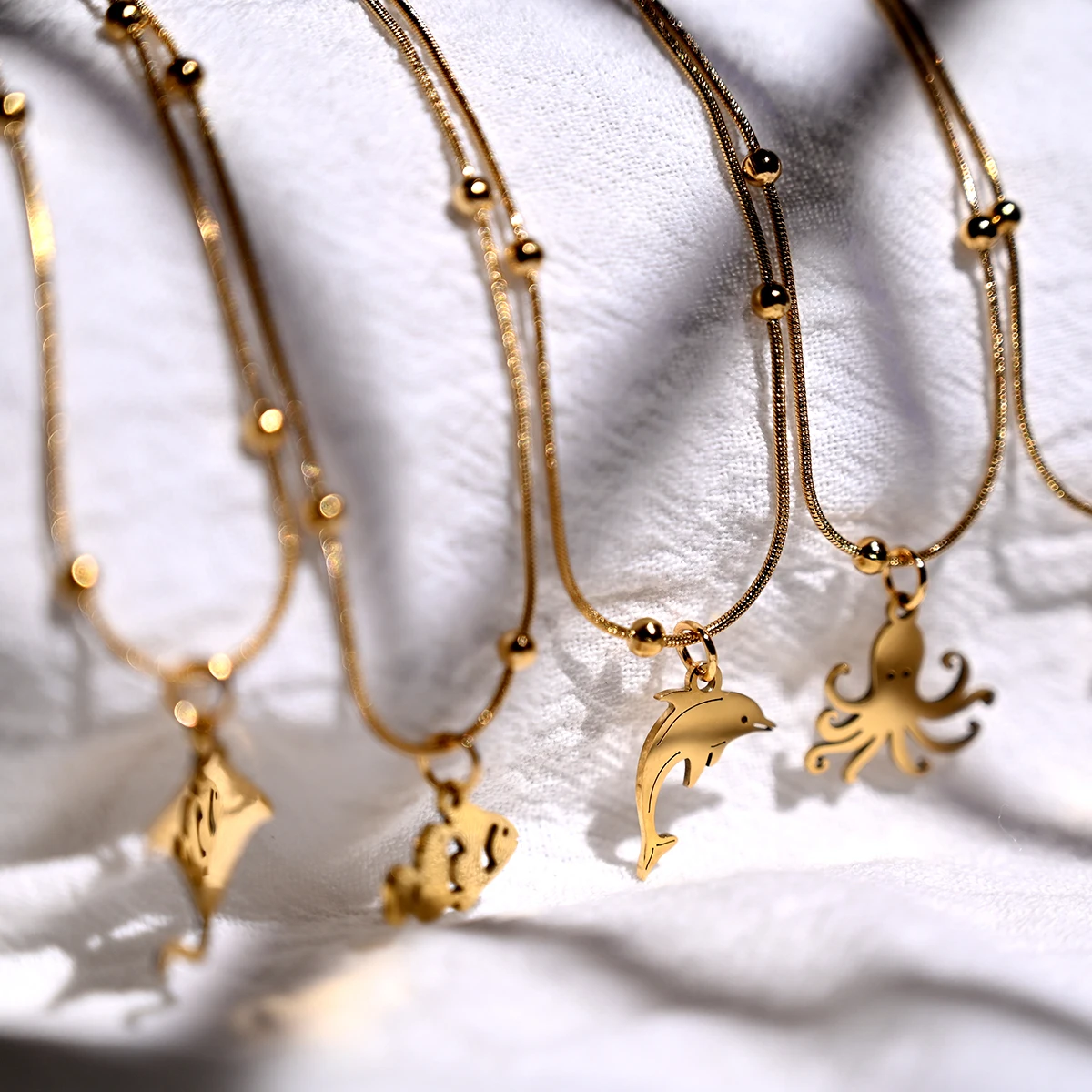 Waterproof Stainless Steel Dolphin Pendant Necklace Tarnish Free Stackable Fish Necklace for Women Daily Fashion Jewelry