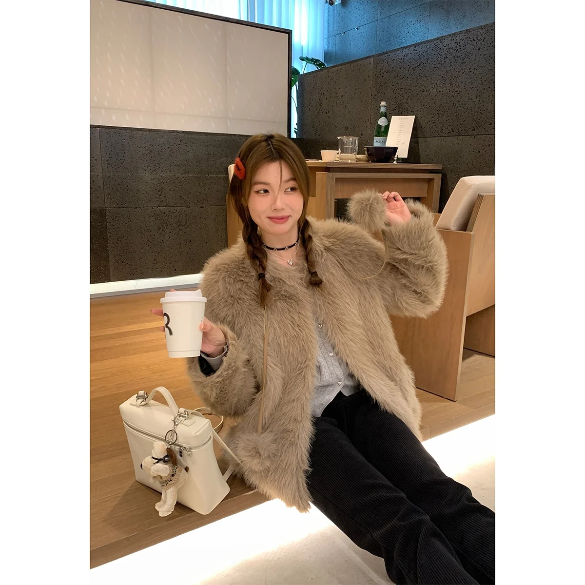 

Thiened Medium Length Fur Jaet Women's Faion Winter Outerwear Eco-friendly Ball Collar Knot Design Polyester Material