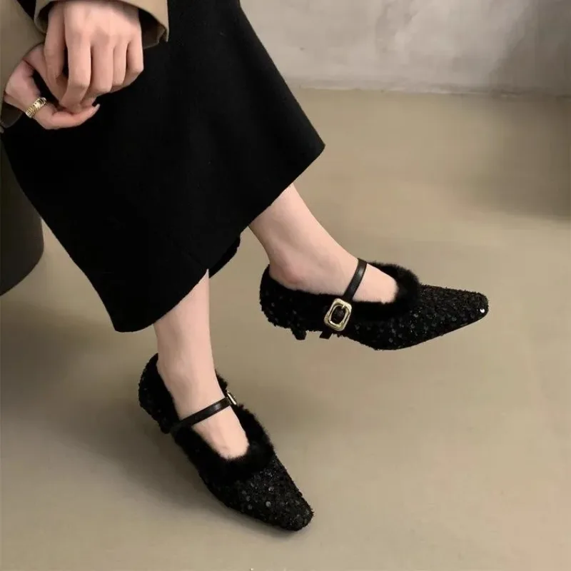 تبيع الكعب الفرنسي المثير بكعب ستيليتو أحذية ماري جين النسائية الجلدية الناعمة ذات الكعب المنخفض والألوان الصلبة واللوزات المنخفضة.