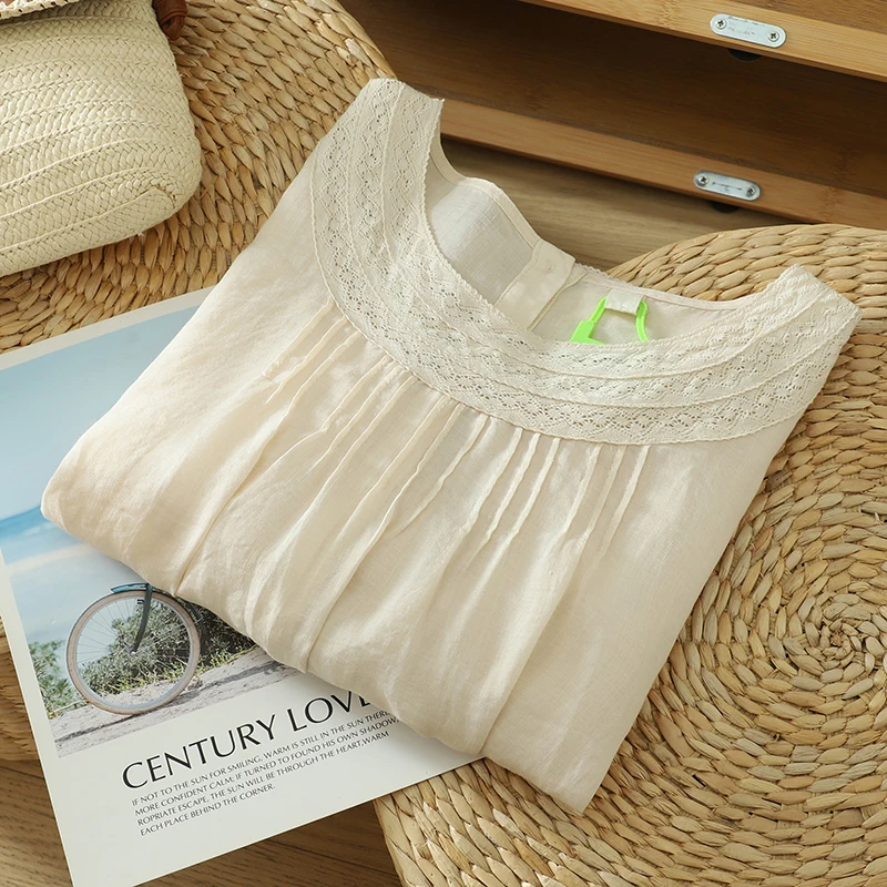 Dwustronna, letnia, bawełniana koszulka damska o luźnym kroju z koronkowym wykończeniem, chroniąca przed promieniowaniem UV, okrągły dekolt, długość regularna.