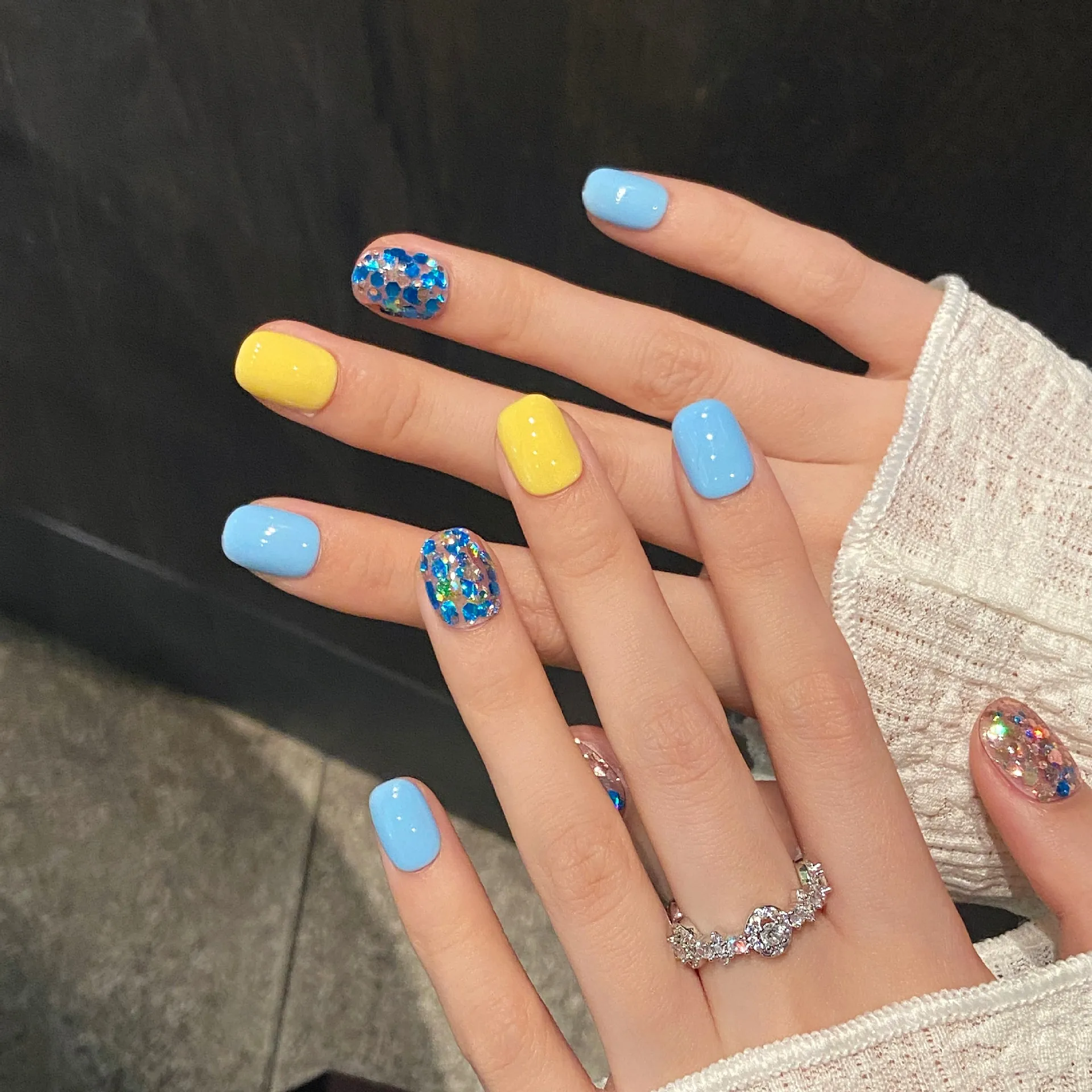 10 stuks Koreaanse stijl glanzende pailletten druk op nagels korte ronde kop zomer dopamine handgemaakte nepnagels draagbare valse nageltips