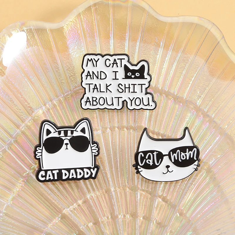 Alfileres esmaltados de gato Punk personalizados MY CAT AND I TALK SHIT ABOUT YOU broches insignias de solapa ropa joyería de animales regalo para niños amigos