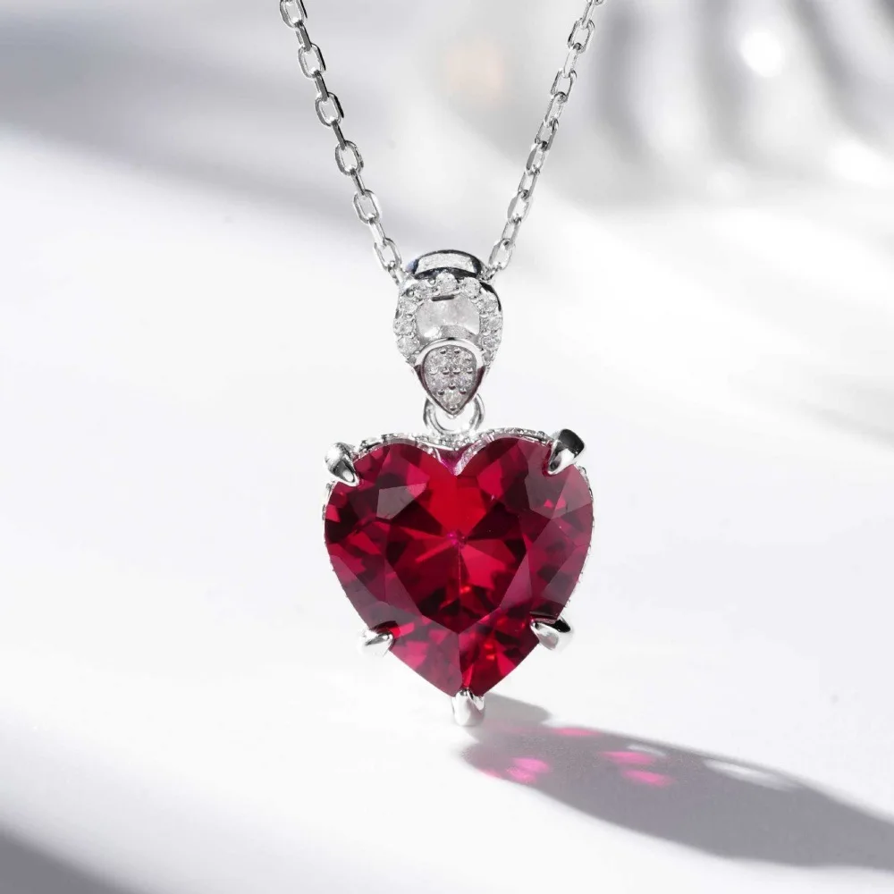 

PT950 platinum necklace - heart-shaped red corundum with fluorescence and full diamonds