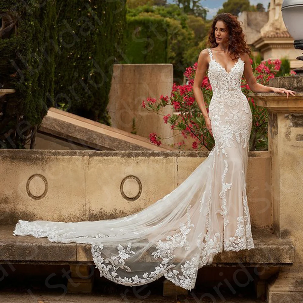 

Exquisite Mermaid Ivory Wedding Dresses Lace Bridal Gowns V Neckline with Straps Back Out Bride Chapel Train Applique