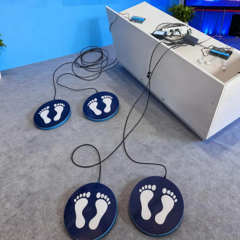 

Интерактивная карнавальная игра для двух игроков