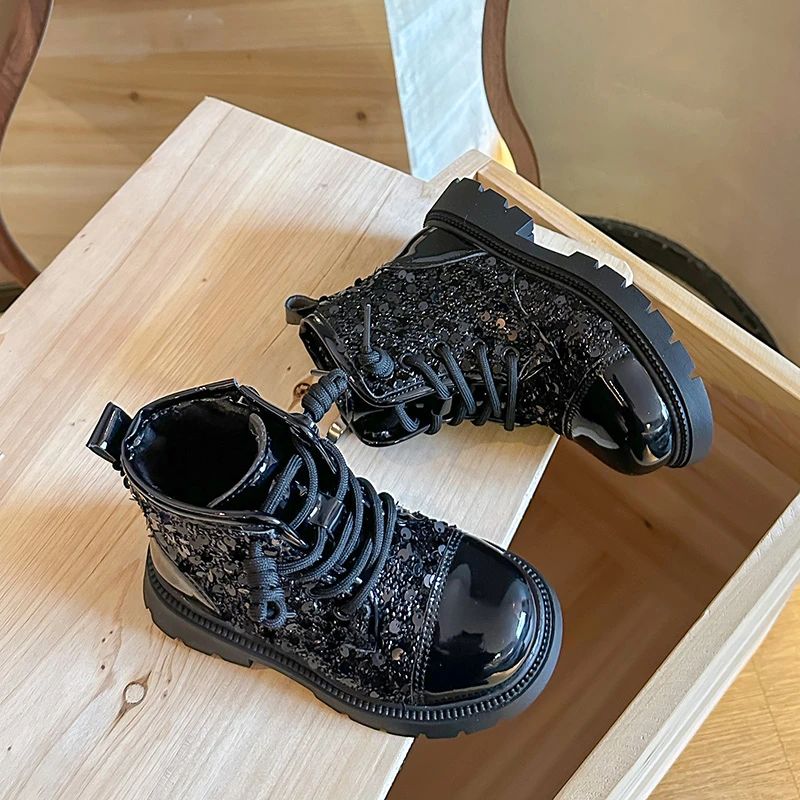 جديد الأطفال حذاء من الجلد 2025 الفتيات الكلاسيكية الترتر المدرسة المنصة الأحذية سميكة القاع موضة الاطفال فستان كاجوال الأحذية الجلدية