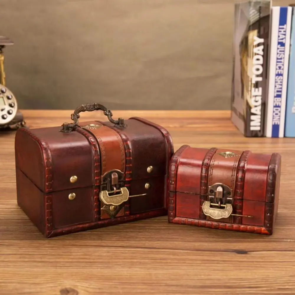 

European Vintage Treasure Chest Decorative Wooden Jewelry Storage Box Metal Lock Jewelry Box Room Props